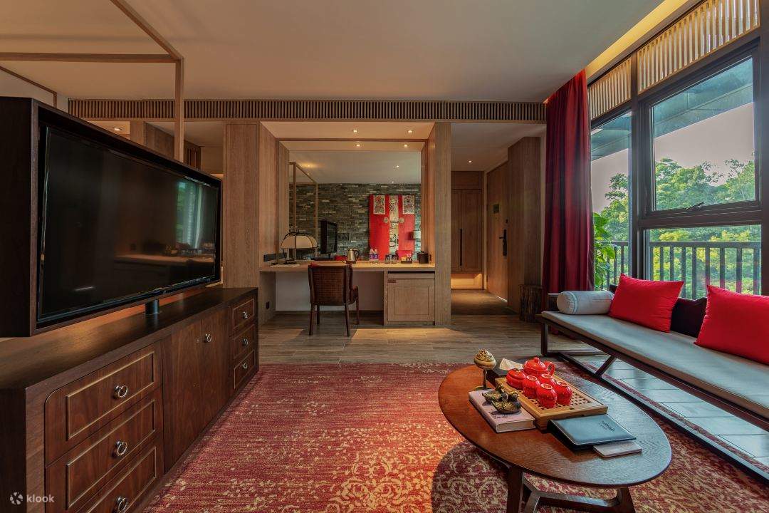 [Inside Gankeng Ancient Town/Directly reach Futian Port Line 10] Shenzhen OCT Gankeng Ancient Town - Phoenix Hakka Hotel Accommodation Package